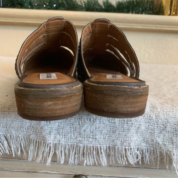 NOT RATED Monty Mule Faux Leather Slip On Pointed Toe Women’s Size 8.5 - Picture 5 of 11